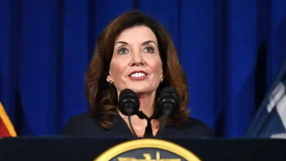 Gubernur New York, Kathy Hochul, mempertimbangkan pemeriksaan biometrik untuk mengekang taruhan olahraga di bawah umur