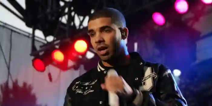 Drake dan Adin Ross Menghadapi Tindakan Hukum atas Dugaan Promosi Perjudian Ilegal